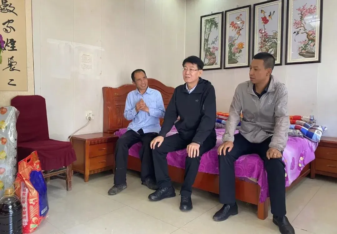 刘万祥走访慰问结对关爱工具 - ng电子游戏 